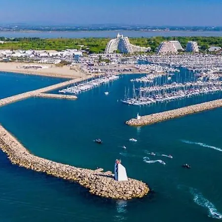 Paisible Au Bord D'un Avec Parking 아파트