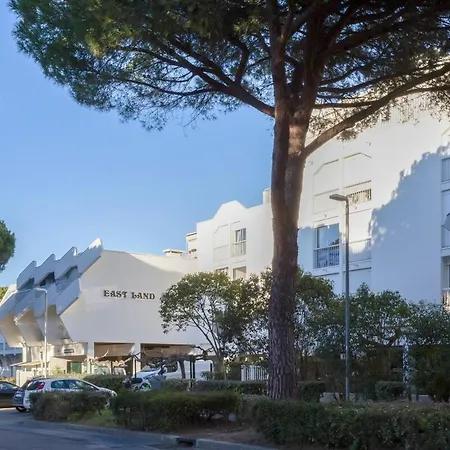 Paisible Au Bord D'un Avec Parking 라그랑모트
