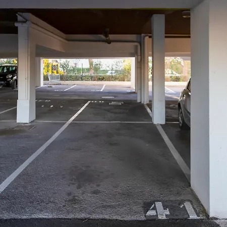 아파트 Paisible Au Bord D'un Avec Parking 라그랑모트